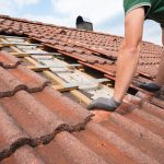 Quand faut-il rénover sa toiture ? Les signes d’usure à surveiller